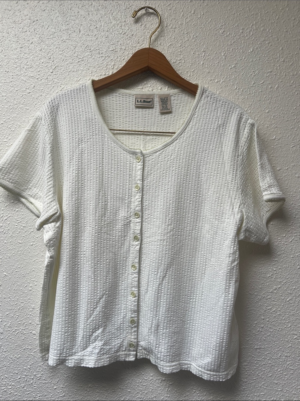 Vintage L.L. Bean White Textured Short-Sleeve Button-Front Top Light Green trim
